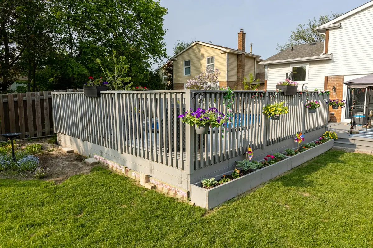 Modern grey fence and deck by My Homes Fencing Expert in Auckland Modern grey fence and deck by My Homes Fencing Expert in Auckland