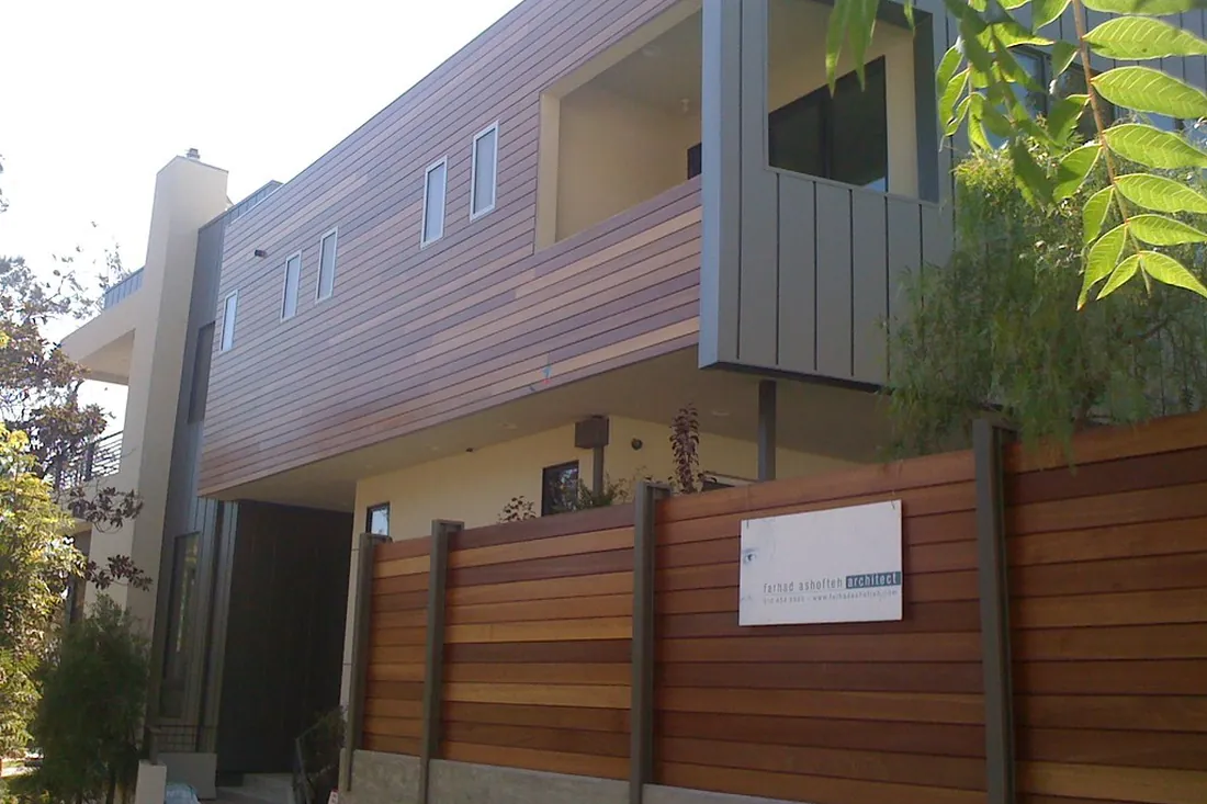 Close-up of Smart Wall slat fence profiles