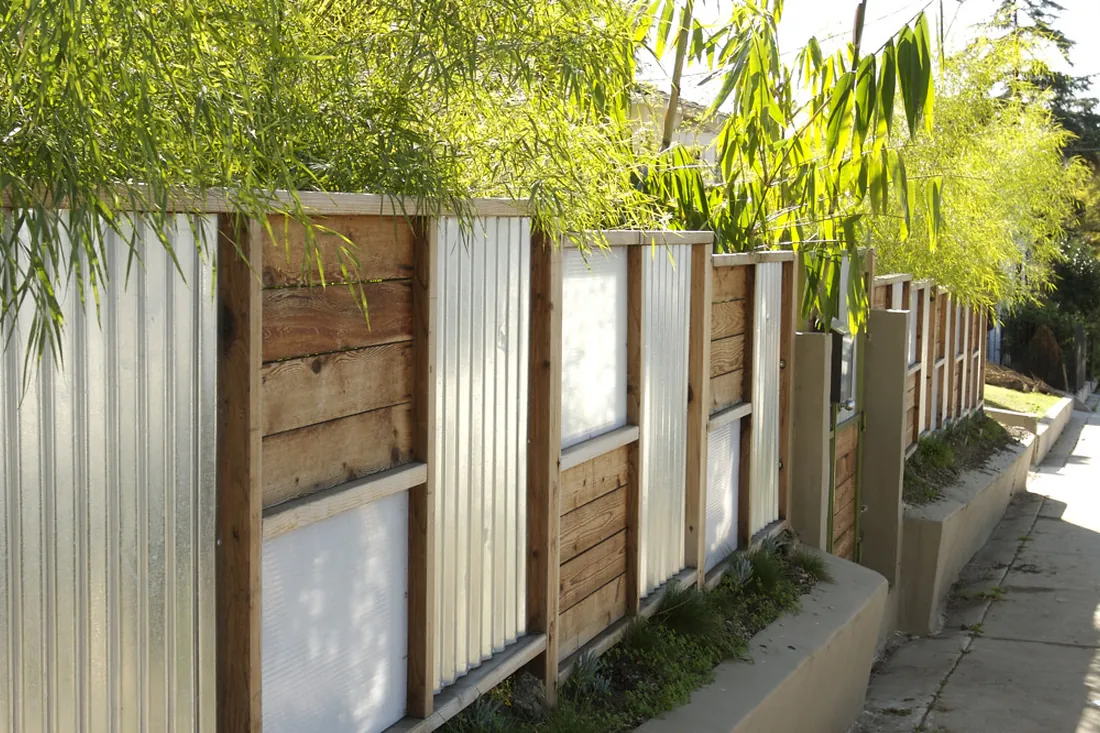 Vertical fence enhancing the street frontage of an Auckland home